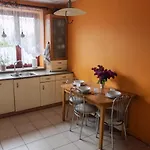 Quarto em Acomodações Particulares Feels Like Metro Zacisze Varsóvia