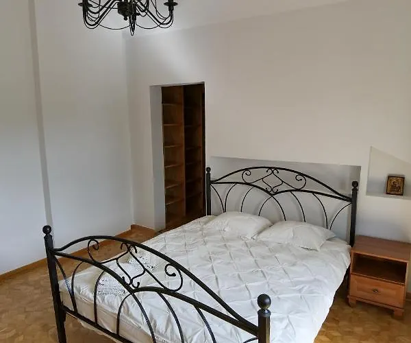 Feels Like Metro Zacisze Varsovia