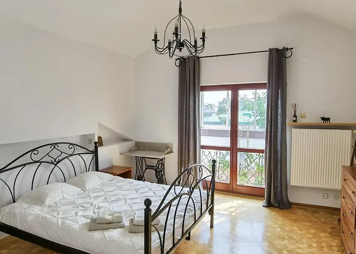 Feels Like Metro Zacisze Varsovia