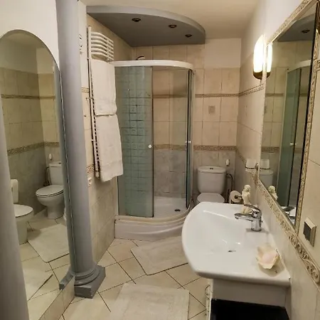 Feels Like Metro Zacisze Warszawa