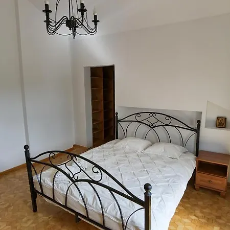 Feels Like Metro Zacisze Warszawa