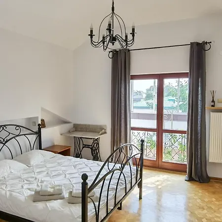 Feels Like Metro Zacisze Warszawa